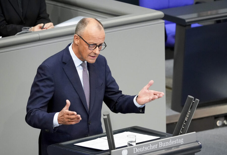 2026年度連邦予算に関する一般討論演説を行うメルツ首相(ドイツ連邦政府報道・情報局より)